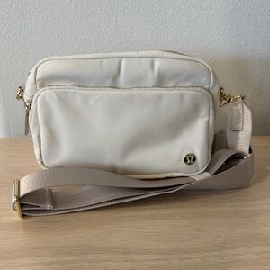 lululemon athletica Ivory Everywhere Crossbody 3L Bag